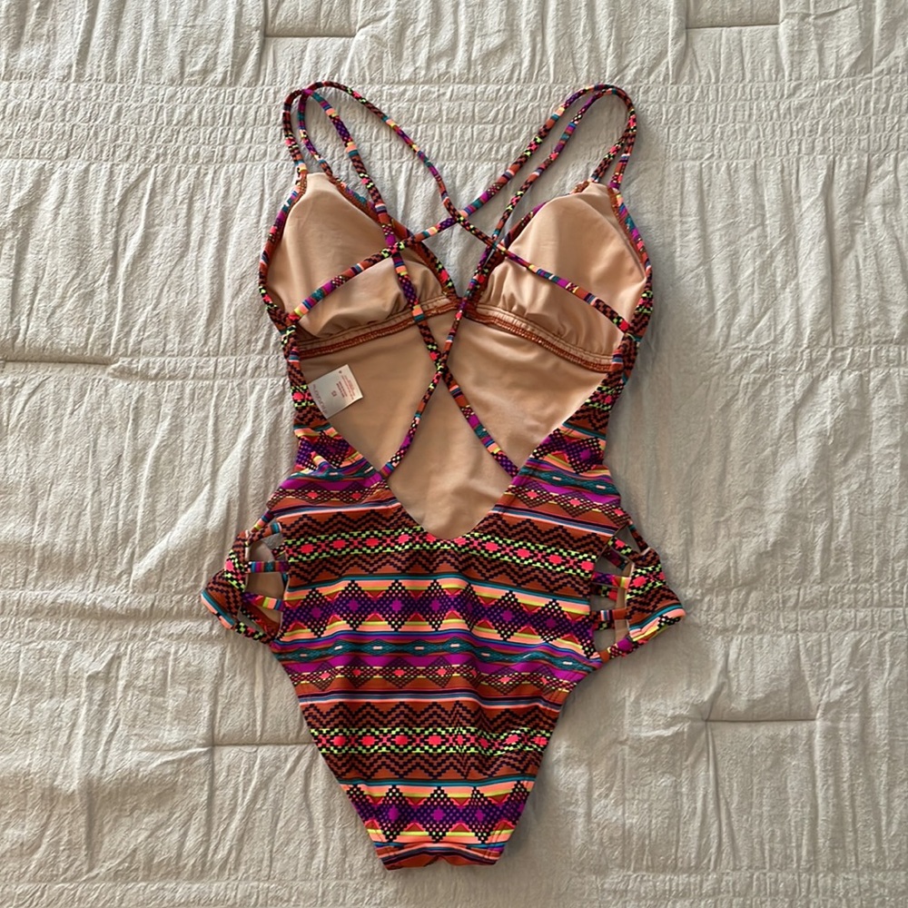 Xhilaration One Piece Swimsuit with Hip Cut Outs Size XS - Picture 3 of 6
